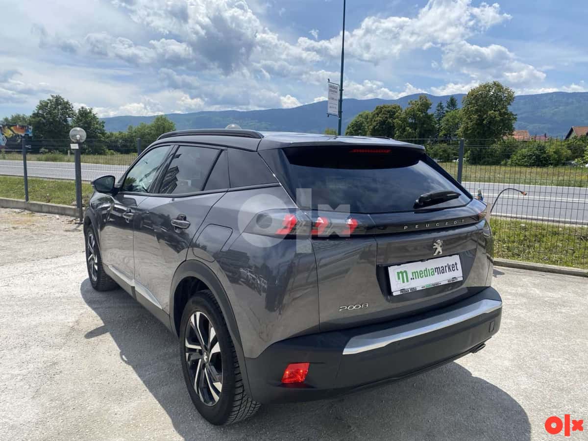 Peugeot 2008 EAT8 Allure Automatik 130ks 140.677km LED KAMERA