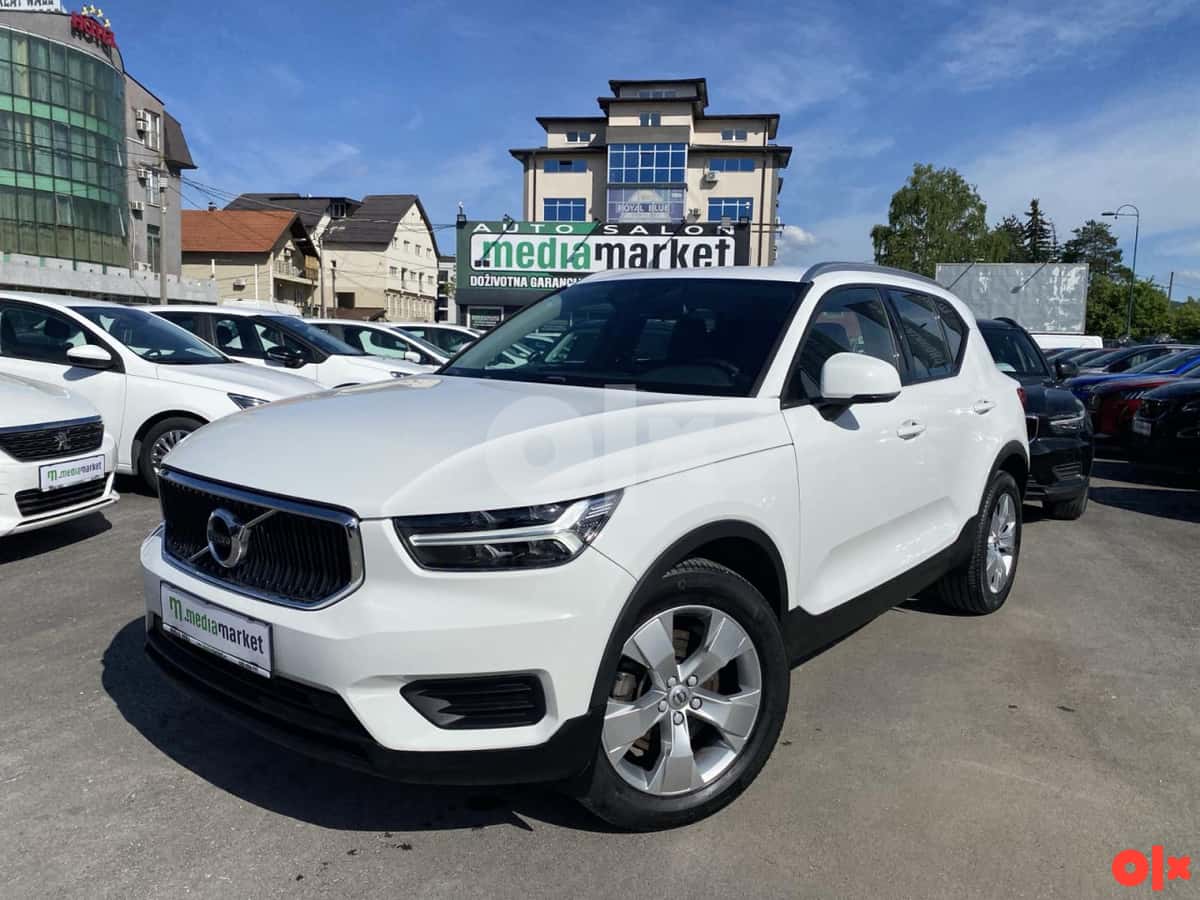 Volvo XC40 XC 40 D4 AWD Automatik Momentum VIRTUAL LED