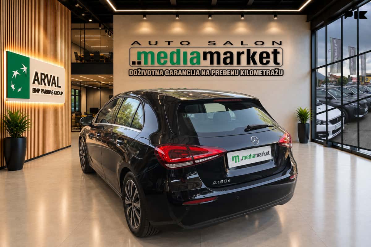 Mercedes-Benz A 180d 2.0 AT 2022g. Kamera Virtual LED